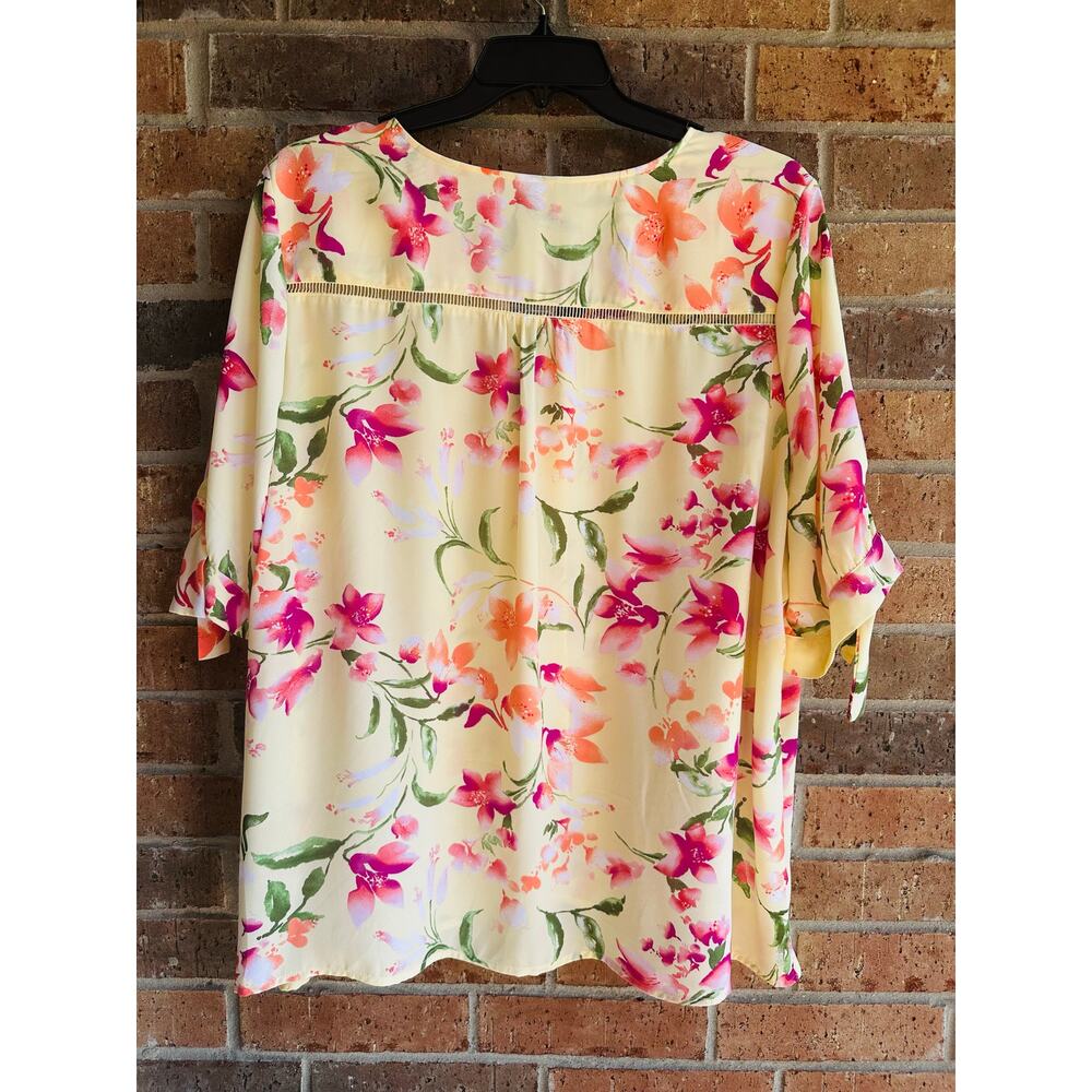 Investments Women's Yellow Purple Floral Short Sleeve Button Up Blouse Sz 3X NWT - Picture 2 of 3